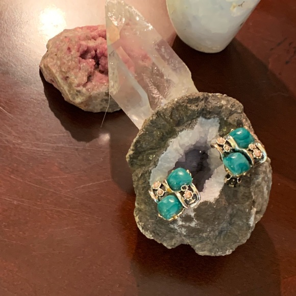 Malichite and Seed Pearl Clip-on Earrings 🚀CLOSET CLEAROUT DAY🚀 - Picture 5 of 9